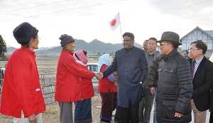 Welcome the Governor of Arunachal Pradesh Shri V. Shanmuganathan by Gaon buras and Gaon Buris at Lempia Village Zero, Lower Subansiri District on 1st January� 2017.